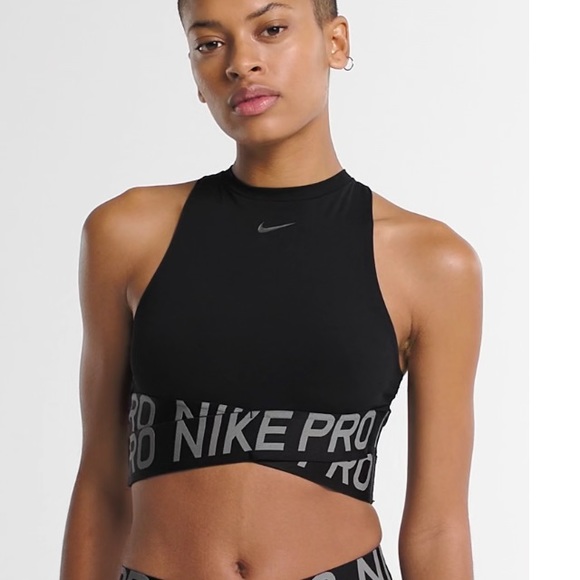 Nike Tops - Nike twist sports bra crop in black